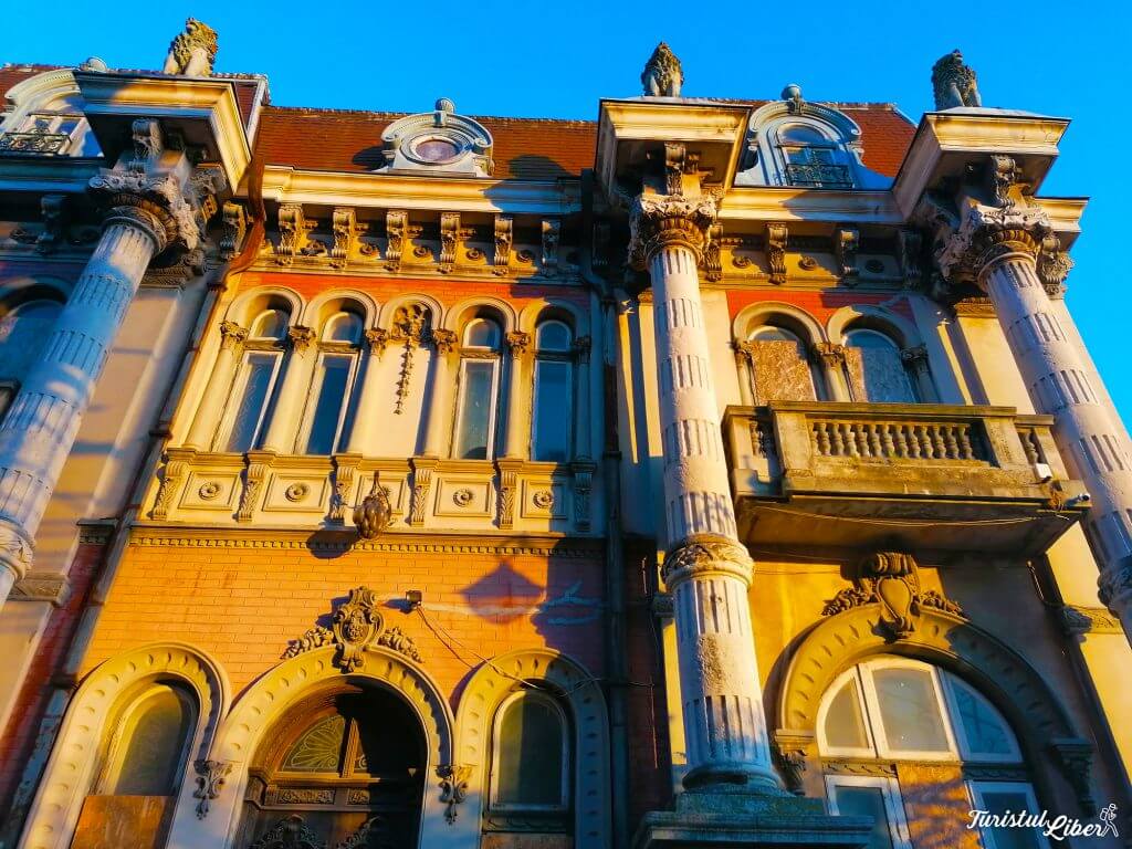 Casa cu Lei - Fatada