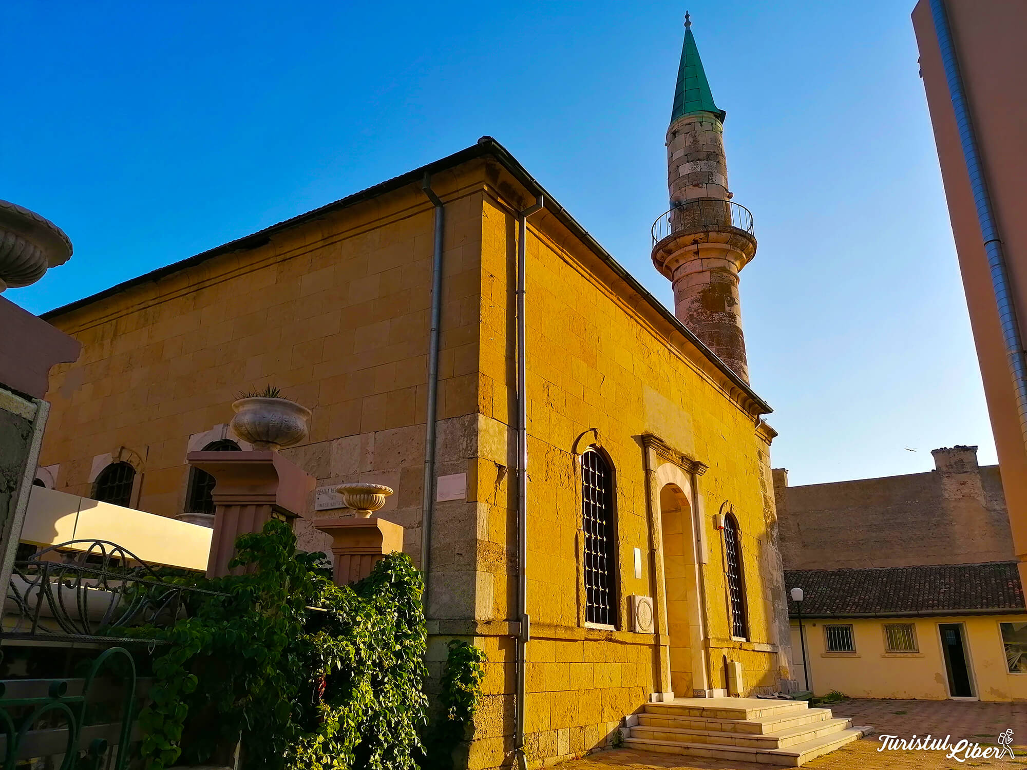 Geamia Hunchiar – Cel mai vechi lăcaș de cult din Constanța