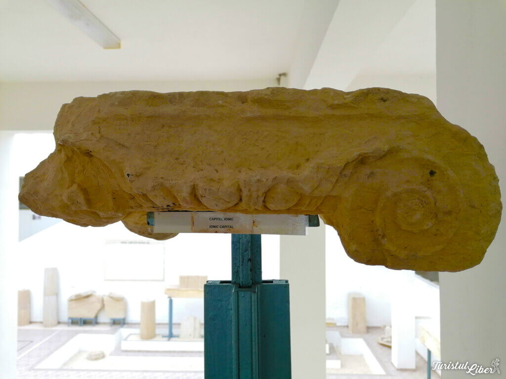 capitel ionic