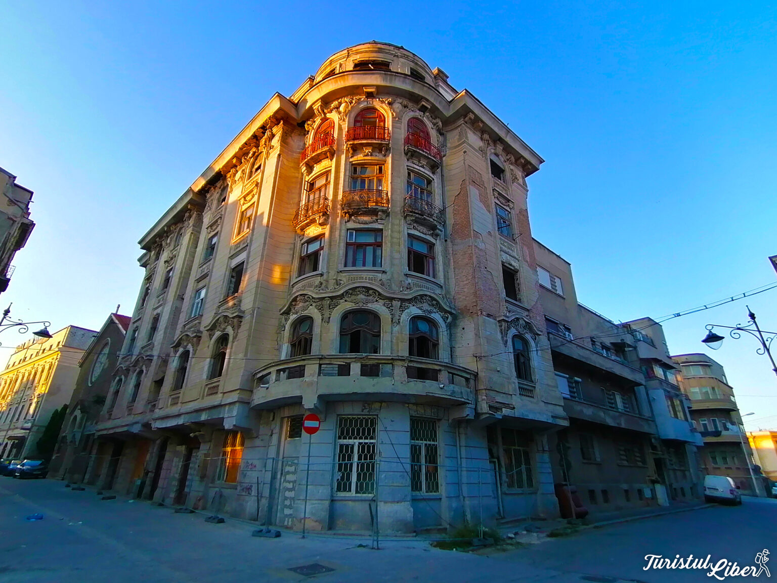 Piata Ovidiu Constanta Unde mananci, te cazezi si ce vizitezi
