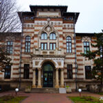 cladire muzeu arta populara