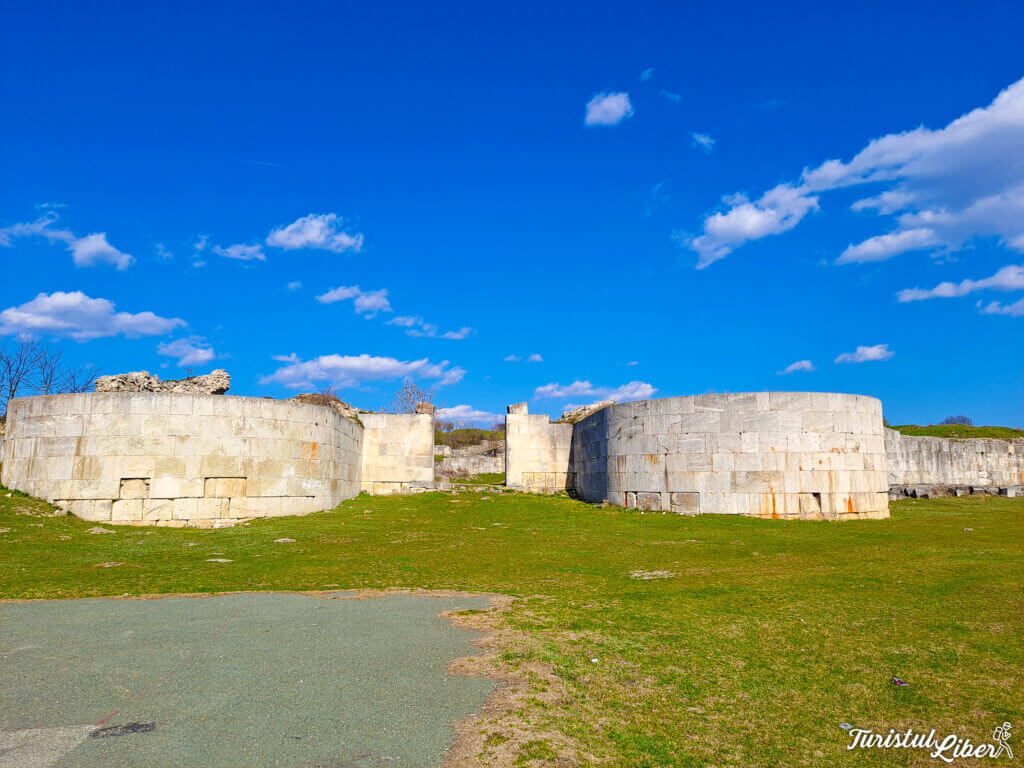 poarta cetate tropaeum traiani