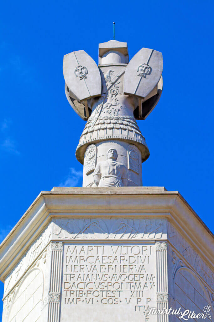 statuie monument adamclisi