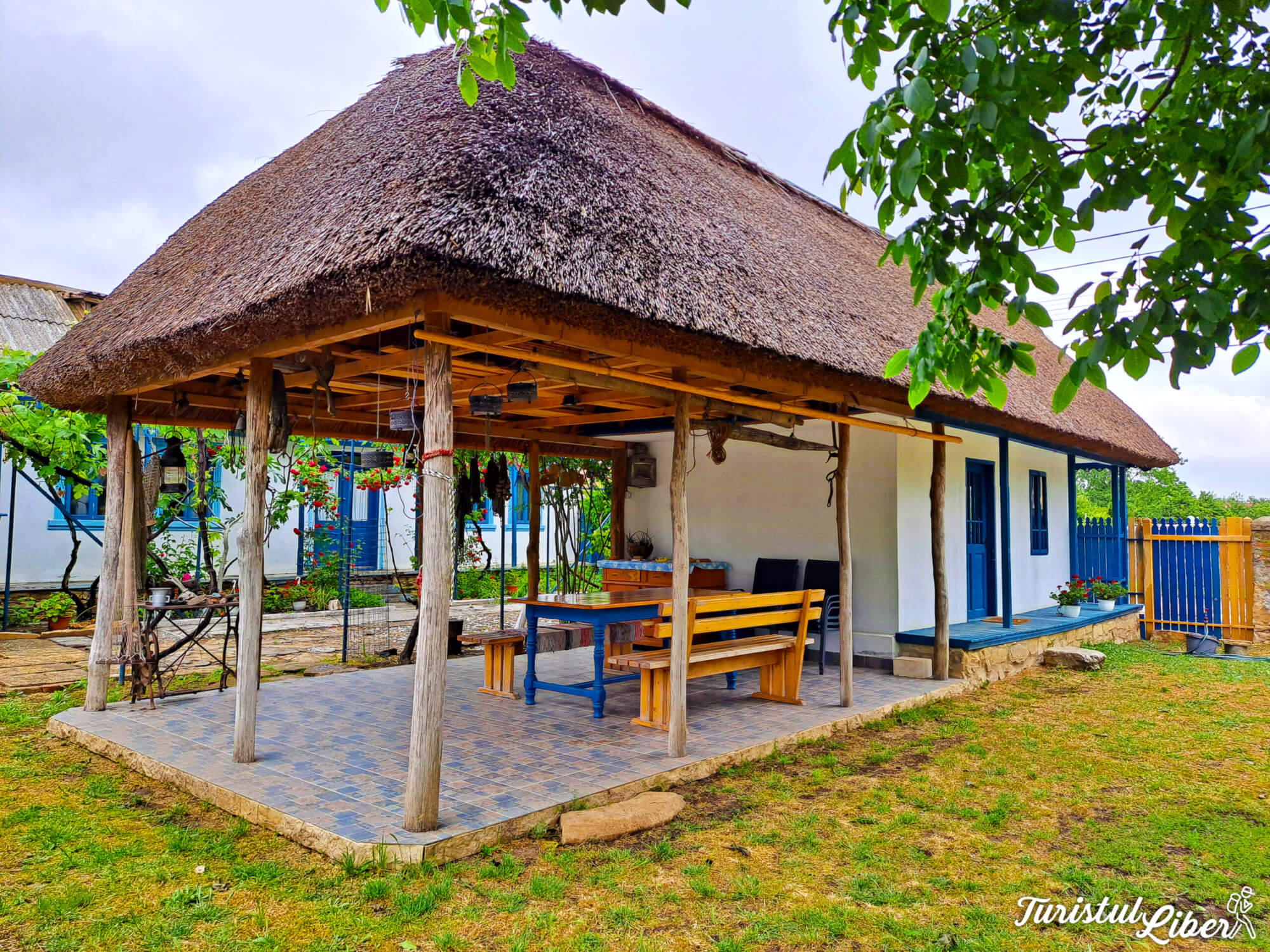 O cazare tradițională în Jurilovca, cu acces liber la curte și grădină