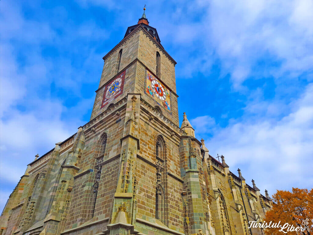 biserica neagra prim plan