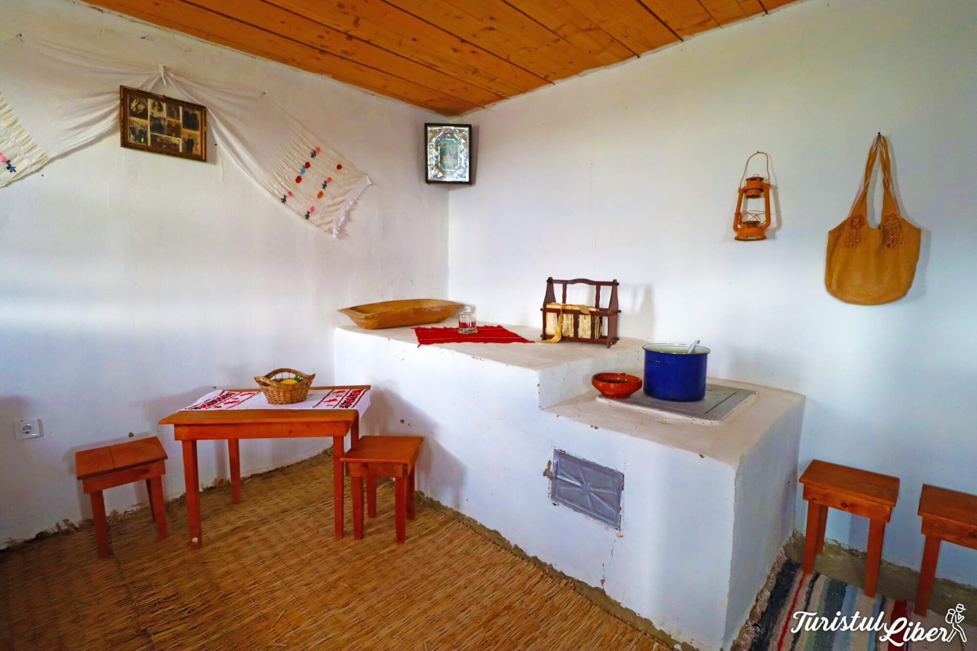 interior casa traditionala din delta