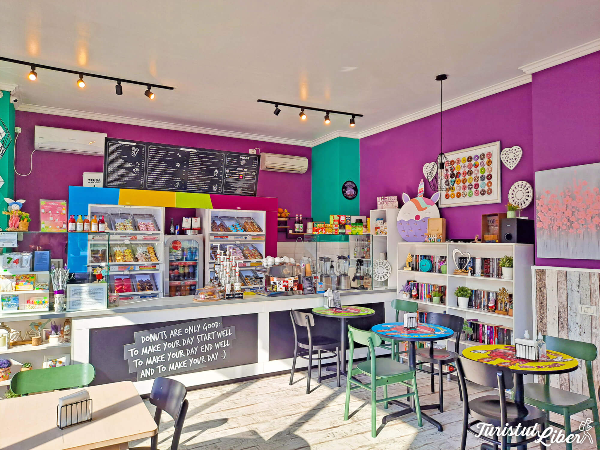 The Donut Library – Cafea, gogoși și cărți