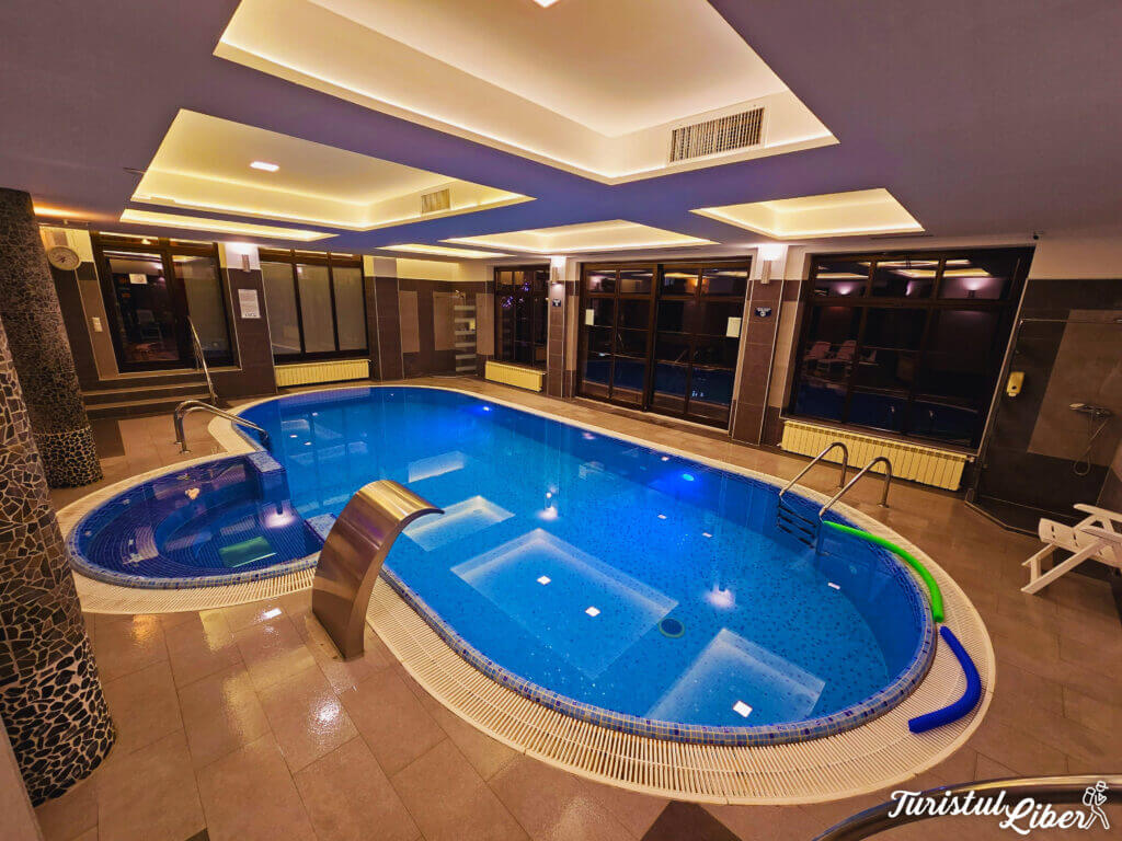 piscina conacul ambient cristian