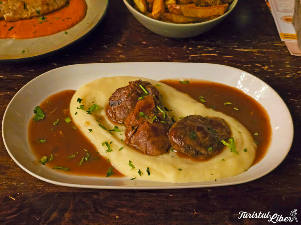 obrajori porc la tomis pub