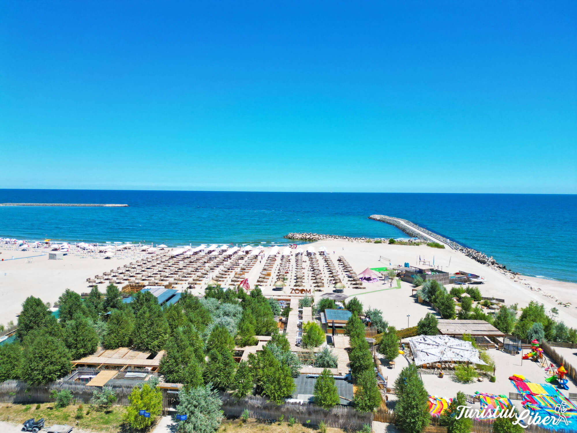 Zoom Beach Constanța – Oaza de pe plaja 3 papuci