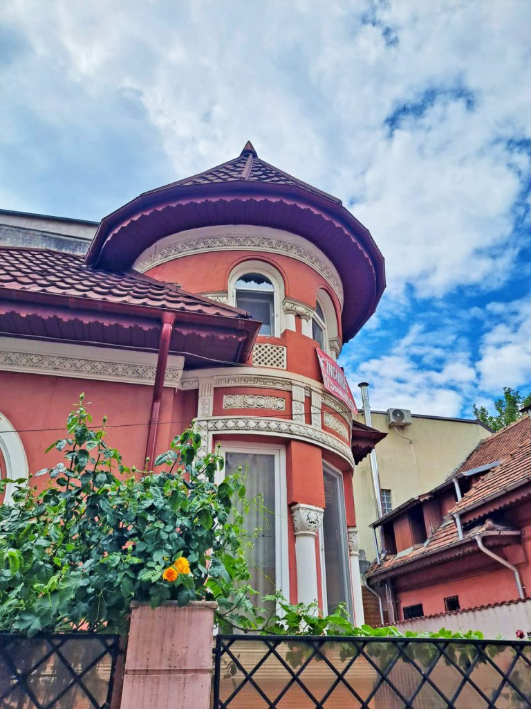 Tur ghidat cartierul armenesc București – Descoperă povești nebănuite
