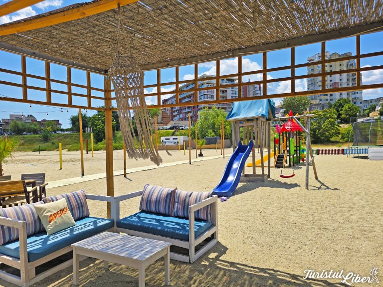 loc de joaca moon beach