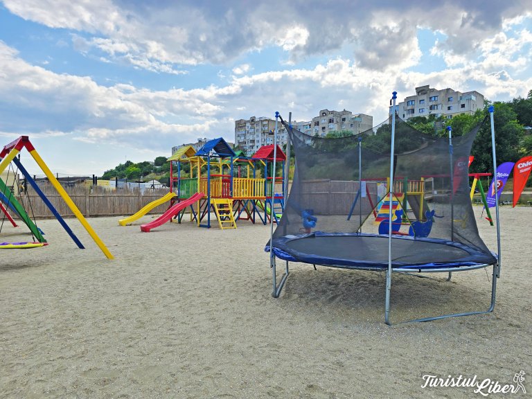 loc de joaca pentru copii playa del amor