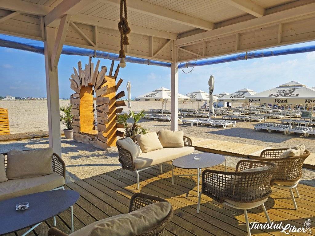lounge white beach mamaia