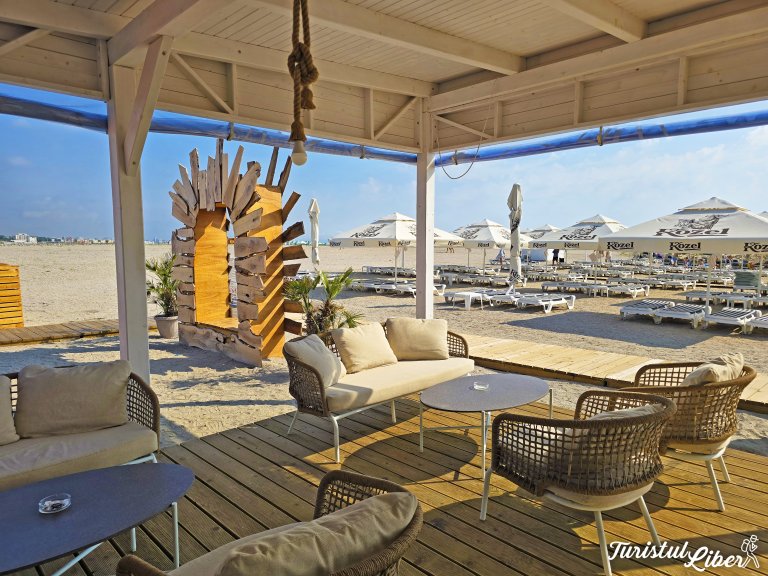 lounge white beach mamaia