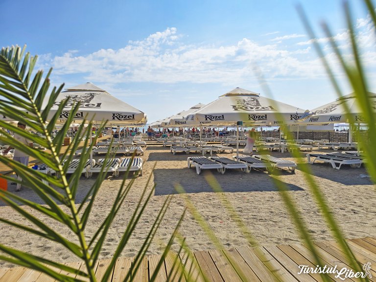 sezlonguri white beach sulina mamaia